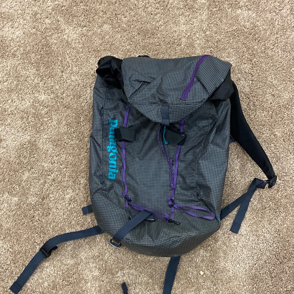 Patagonia ascensionist backpack. Like new. Size small. Only used twice.